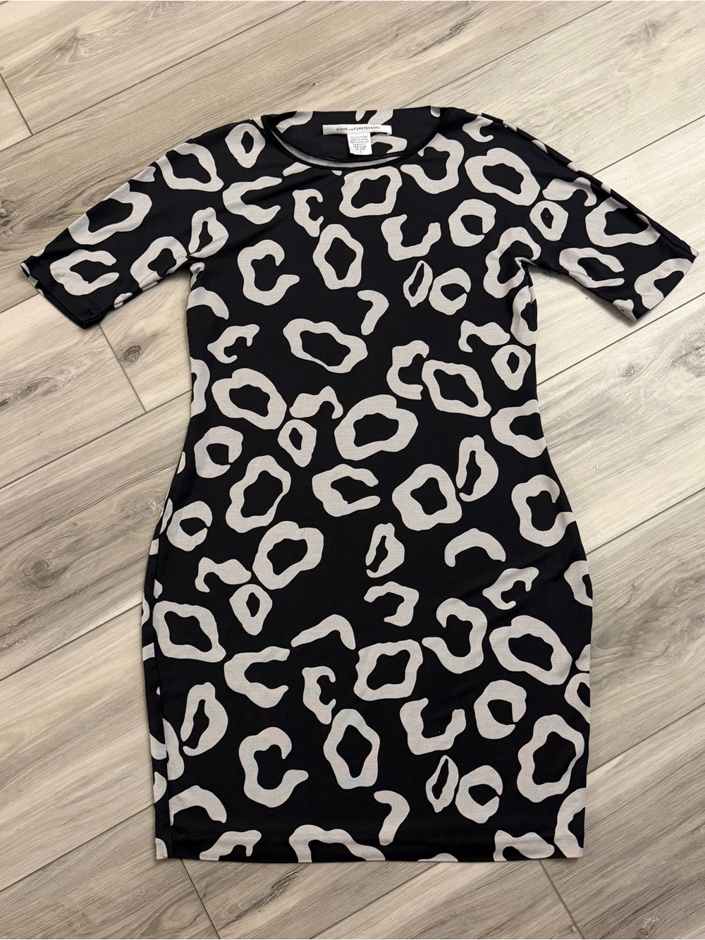 Diane Von Furstenberg Cyrano Mini Dress 100% Silk Size 4 Black White
